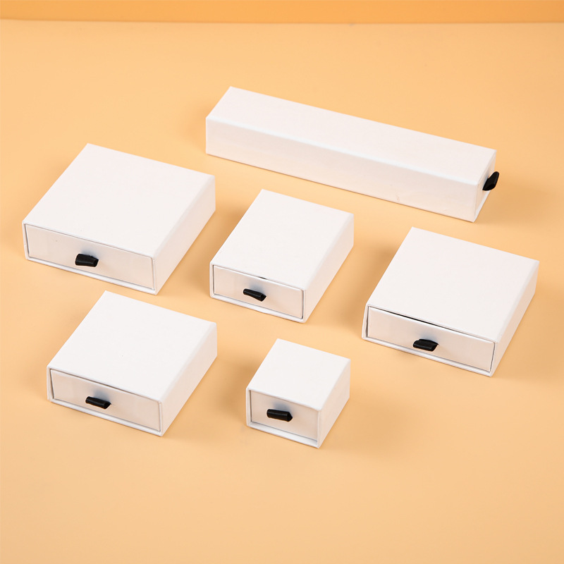 Caja de joyería tipo cajón personalizable con espacio para anillos, pulseras, pendientes y collares