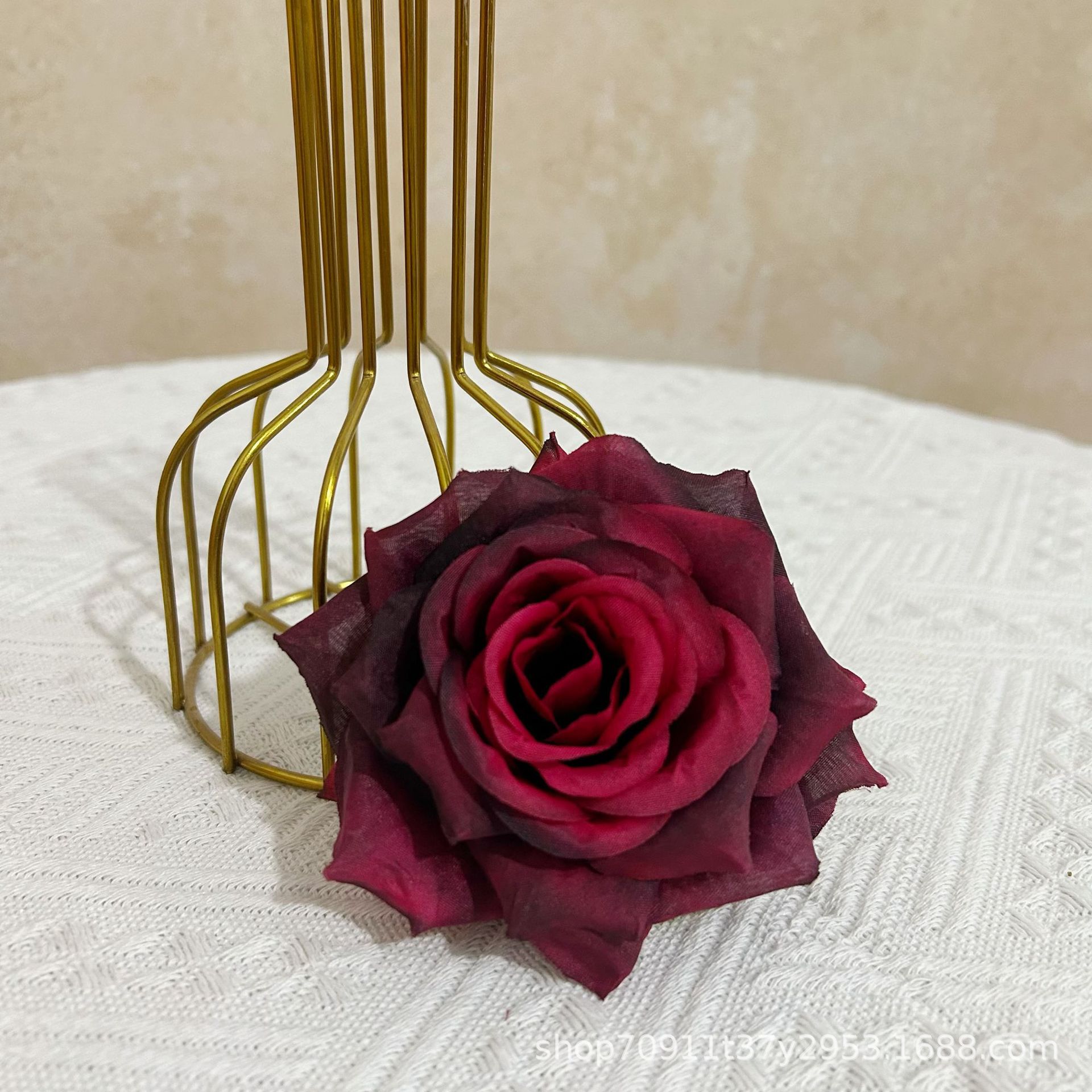 다이아몬드 로즈 헤드 블랙 레드