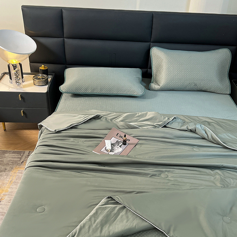 Tipo A Colcha de aire acondicionado de seda fresca Colcha fresca de verano Juego de cuatro piezas Dormitorio de estudiantes individuales de verano Colcha de verano de seda de hielo que se puede lavar a máquina