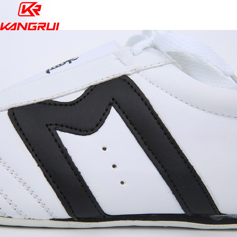 Transfronterizo de la fábrica de Kangrui Envío gratuito Zapatos de artes marciales para hombres y mujeres Zapatillas antideslizantes para adultos para niños