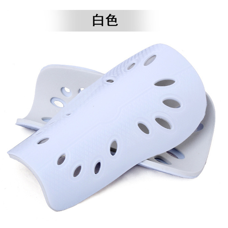 Protector de pierna de fútbol de alta calidad tablero de enchufe protector de pierna transpirable ultra-ligero con agujeros protector de pantorrilla enchufe tablero de enchufe almohadilla de rodilla