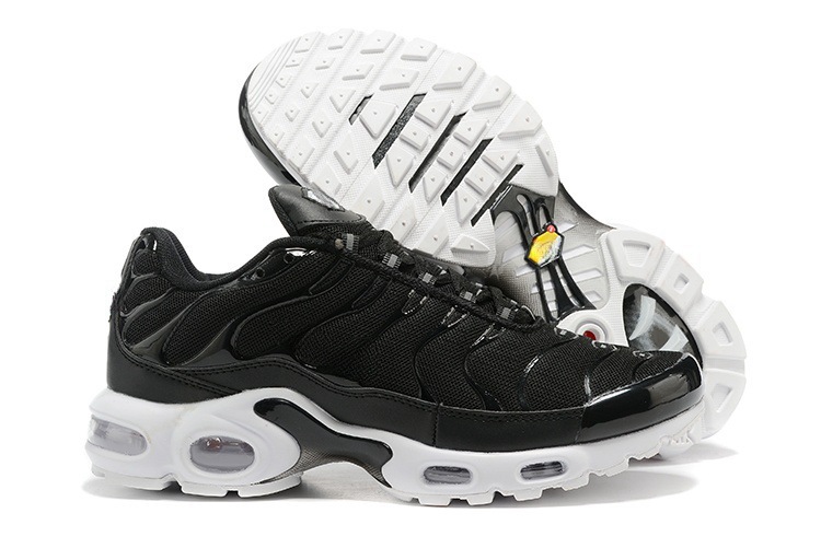 Nike Air Max Plus Retro Black White