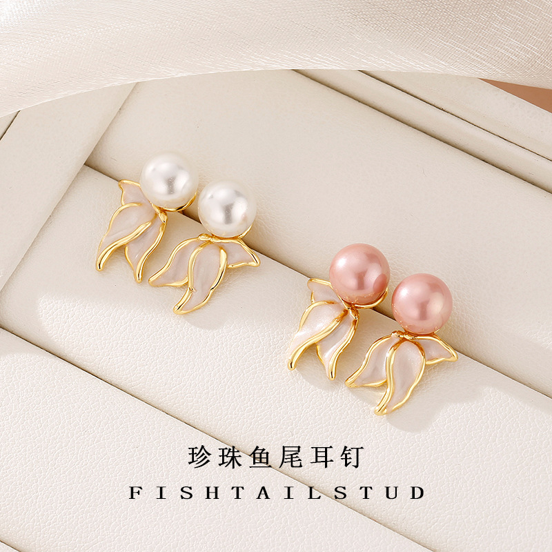 Earrings from pearl