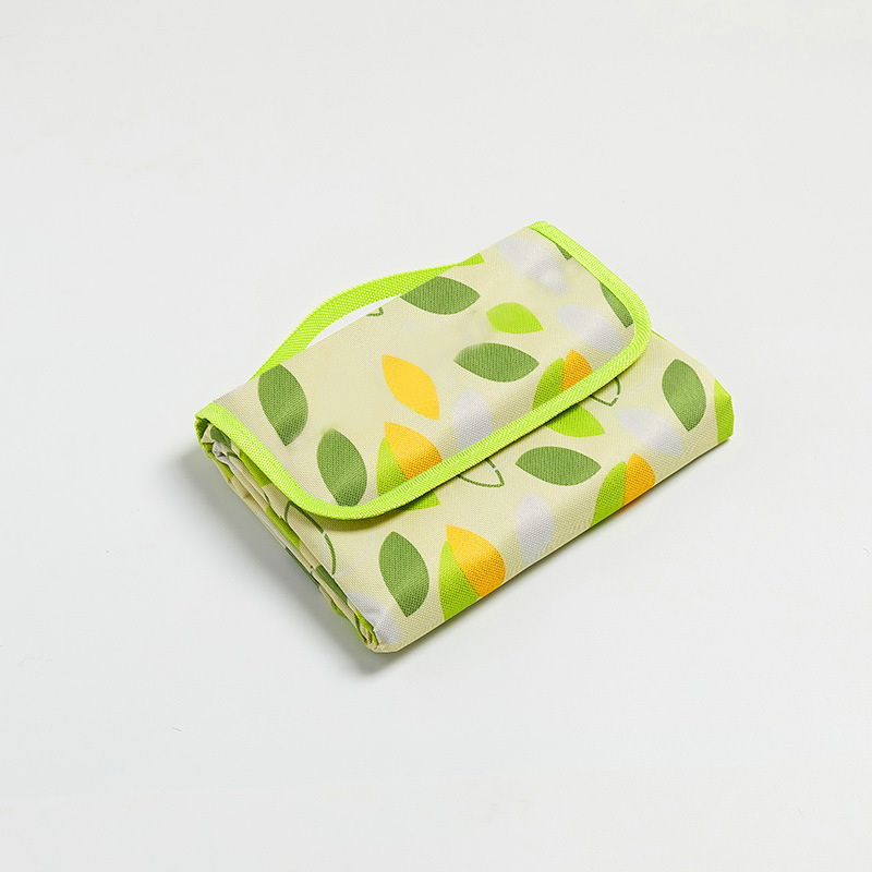 작은 날아다니는 나뭇잎