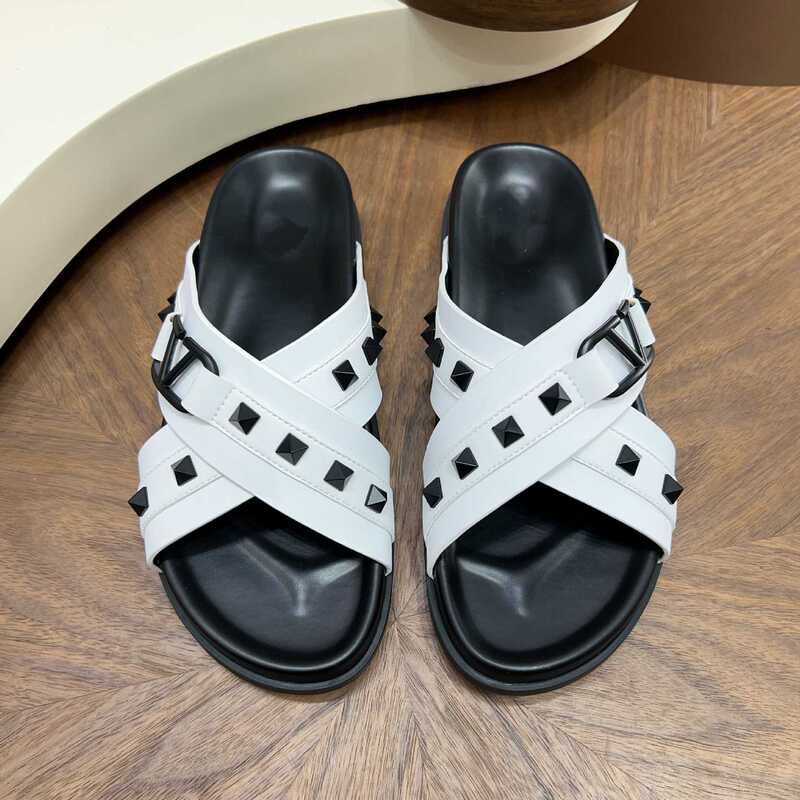 Rivet Slippers for Men, Summer Style, Youthful, Trendy, Fashionable, Beach Wear, Casual, European Style, Cross-Strap Sheepskin Sandals
