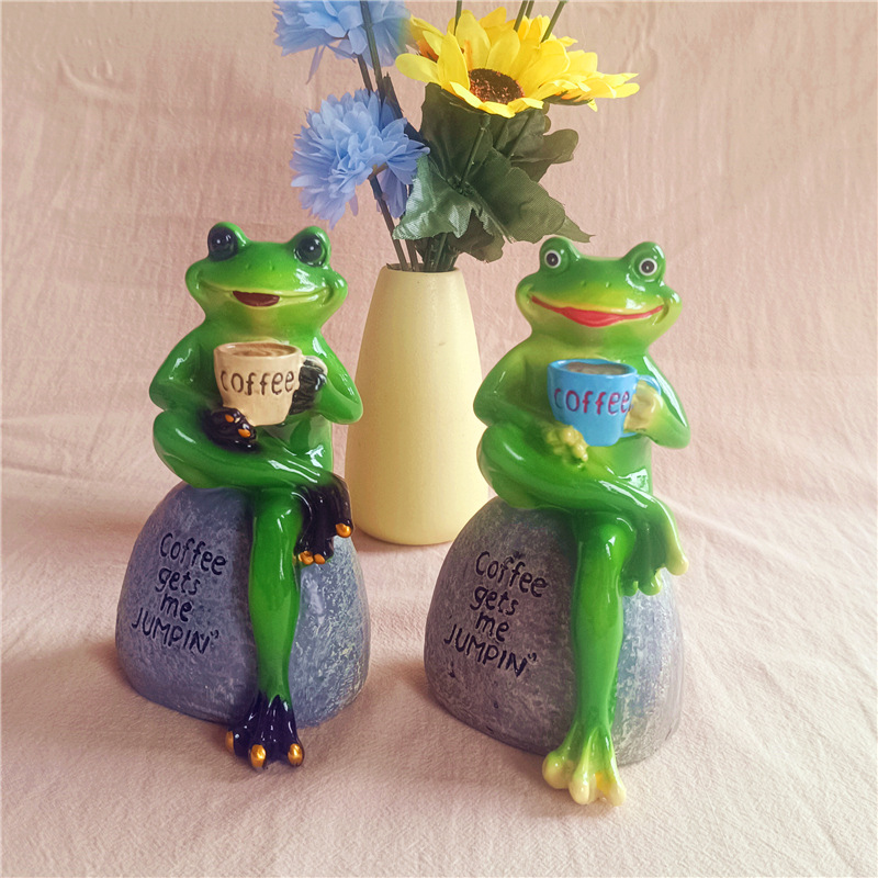 Frø havefigur i harpiks med solcellelys til haven dekoration_voghion.com