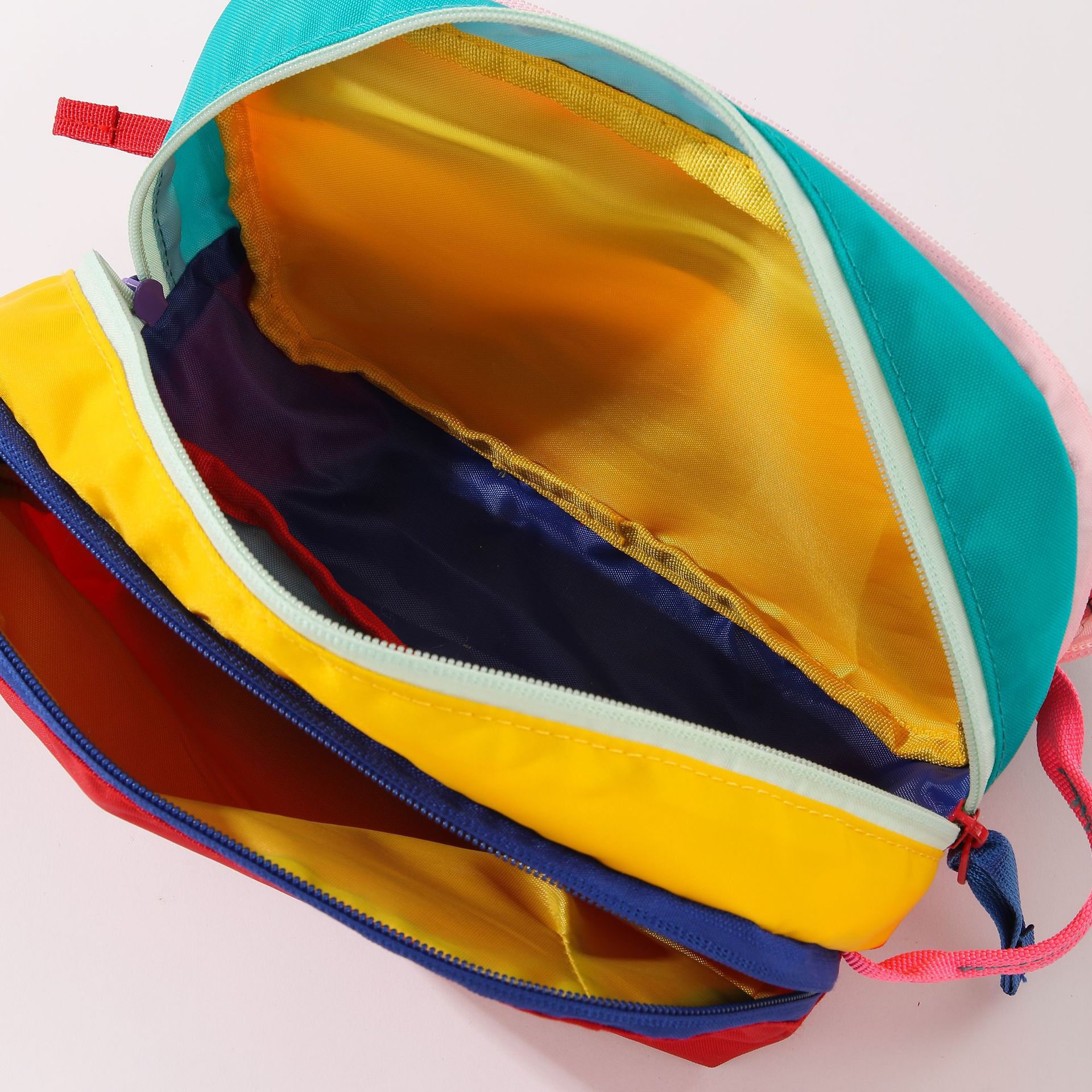 Nuevos productos de bolsas de maquillaje de color dopamina para viajar bolsas de lavado portátiles de gran capacidad frescas y dulces almacenamiento de artículos diversos