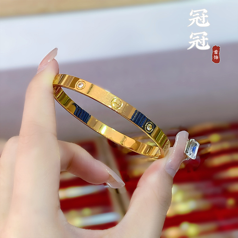 ゴールドストアと同じスタイルのサンドゴールドジュエリー、輝くストーン付きバックルブレスレット、軽くて豪華な高級ソリッドゴールドレディースブレスレット、長期間色褪せしません。|undefined