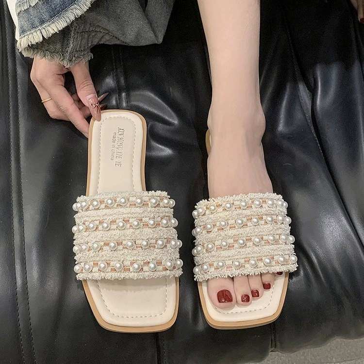 Женские пляжные сандалии с открытым носком, плоские, с жемчужным декором в стиле феи, модные, лето 2025 года.