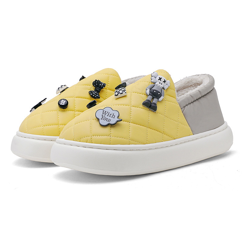 Fábrica directa de zapatos de algodón de invierno de mujeres 2024 nuevas zapatillas de peluche antideslizantes calientes con suela gruesa un cabello