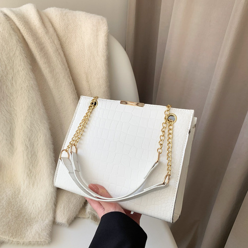 Internet celebrity fashion commuter chain armpit bag  early spring new style textured single shoulder crossbody bag large capacity small square bag