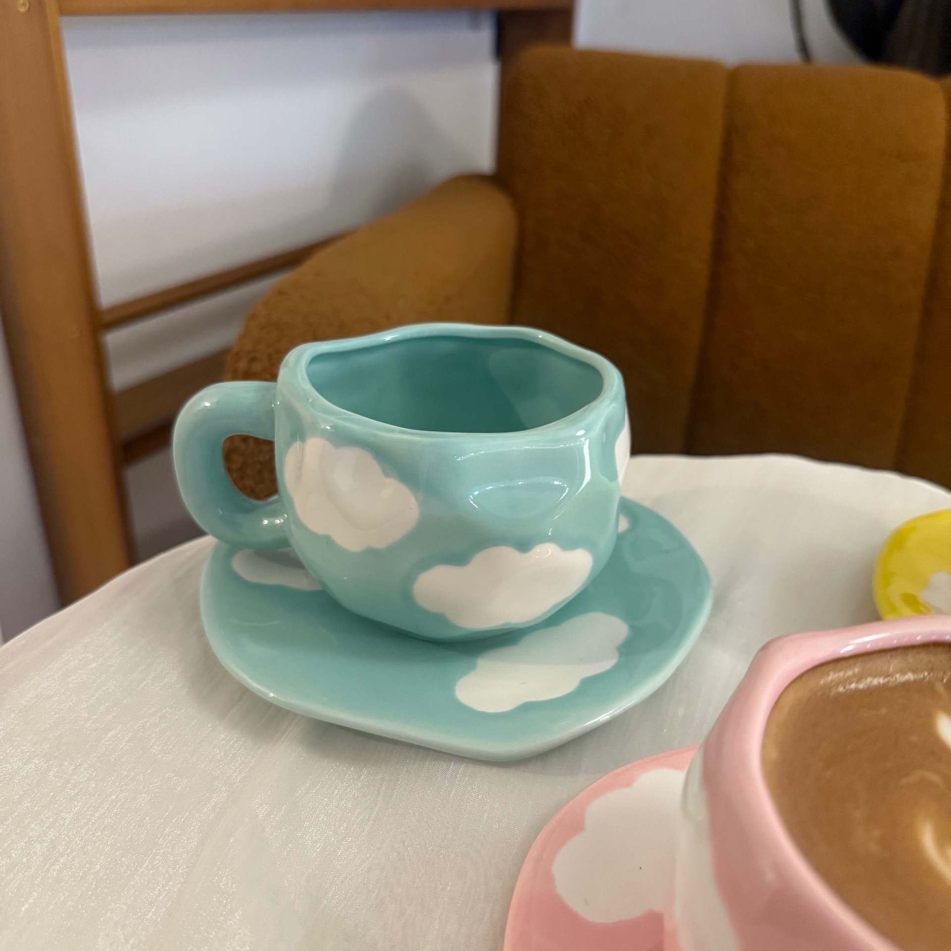 Tazas y platos de cerámica de flores retro de estilo coreano, tazas y platos de café irregular pellizcado a mano, tazas y platos de té de la tarde