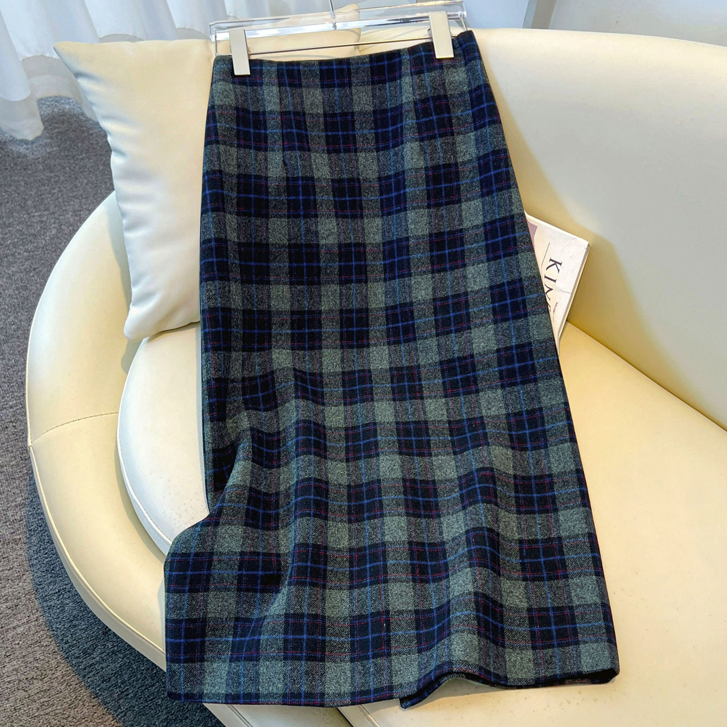 轻奢毛呢格子半身裙女秋冬季2025新款高腰显瘦复古直筒羊绒包臀裙