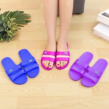 ��ЬŮ�ļ��҃�ƽ���ʹ�һ����ϴ���ˮ����ԡ��ܛ�׼��Û���Ь