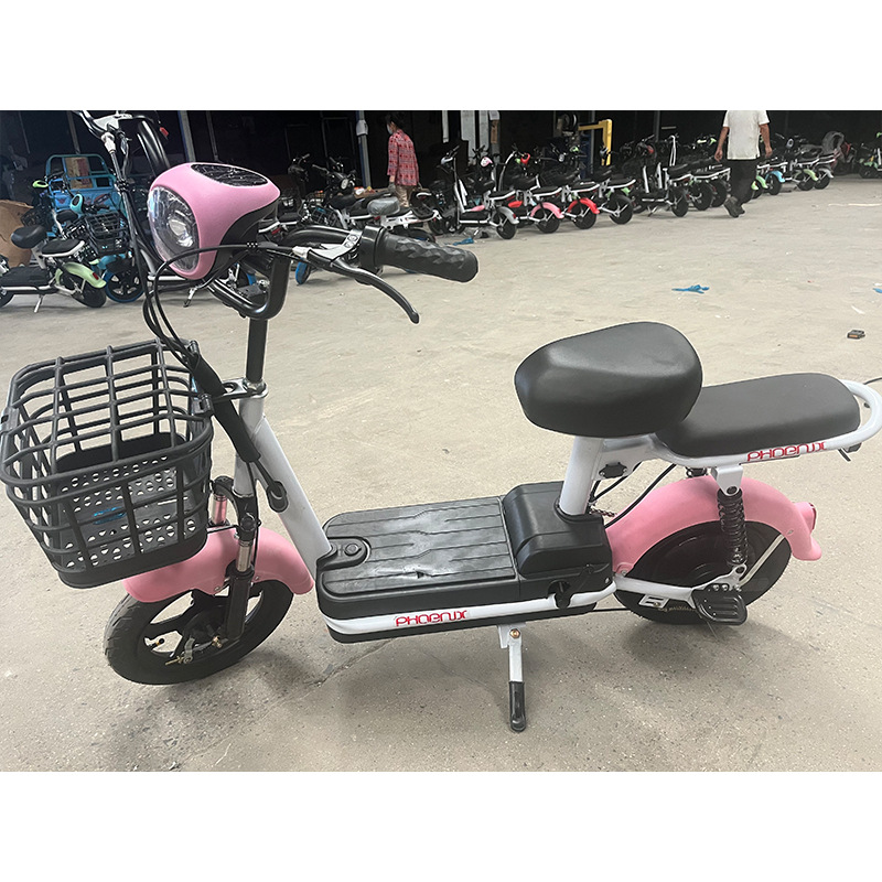 Nuevo automóvil eléctrico estándar nacional piezas de interceptación de comercio electrónico 99 nuevas tiendas físicas de automóviles eléctricos idénticas al manejo de inventario de automóviles de regalo