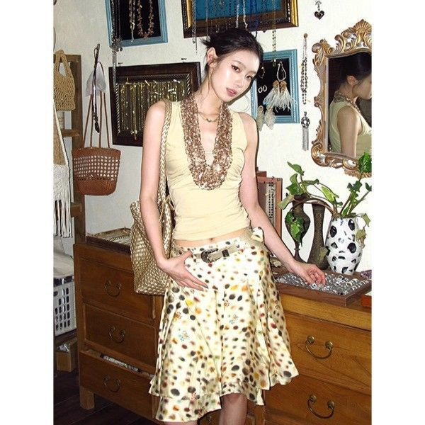French-Style Heavy-Duty Sequined Sleeveless Vest for Women, Mature and Elegant Style, Slim Fit, Versatile, Sexy, Suitable as a Base Layer or Outerwear, Unique Top