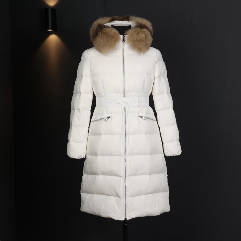 Mongolian-style waist-cinching slimming down jacket with a slim waist and fox fur collar, long down coat for warmth, faux fox fur collar