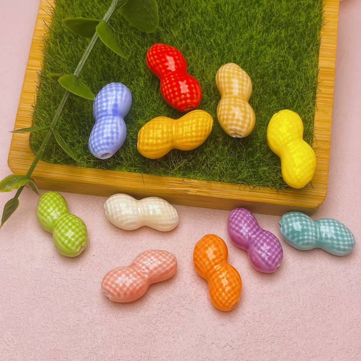 Cuentas de cerámica flor cuadrada estrella de cinco puntas pequeña flor de ciruelo trébol de cuatro hojas pequeño elefante pequeño conejo de jade color mixto cuentas de agujeros rectos cuentas hechas a mano