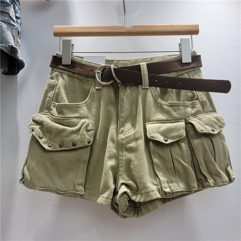 Pantalón corto de mezclilla estilo cargo corte en A de tiro medio