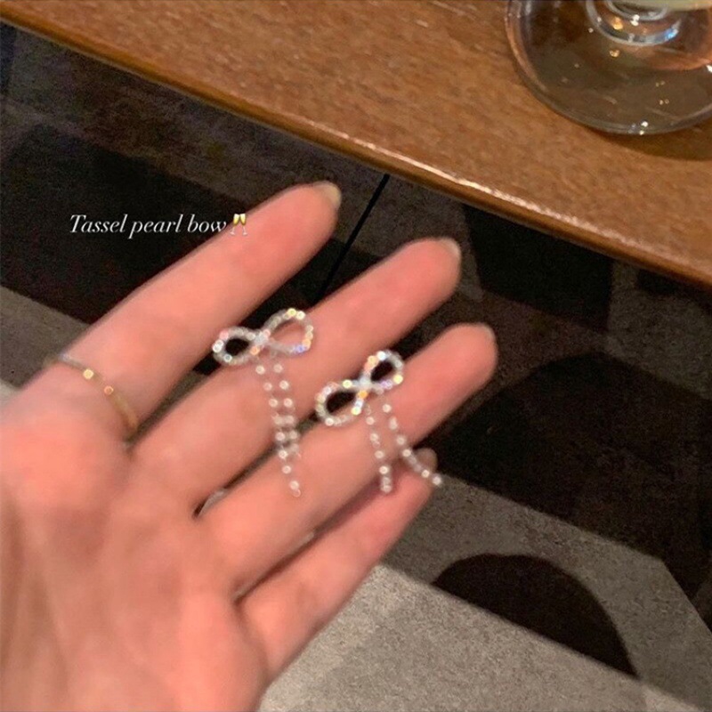 Small design cute earrings with bow pearl with zircon