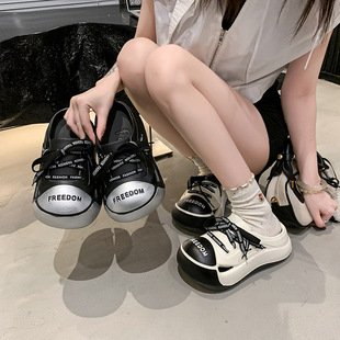Korean Style Trendy Cool Earphone Clogs for Women with Straps, Fashionable and Unique Closed-Toe Mules for Outdoor Wear, Casual and Comfortable Sandals