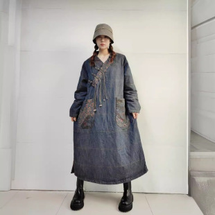 New Chinese style buckle quilted Denim coat for women 2023 Winter new retro National style stitching distressed cotton-padded robe