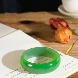 Jin Yutang Xinjiang Hetian Jasper Bracelet tactfully smooth condensation years leisurely long surplus eyes calm pull a touch of green