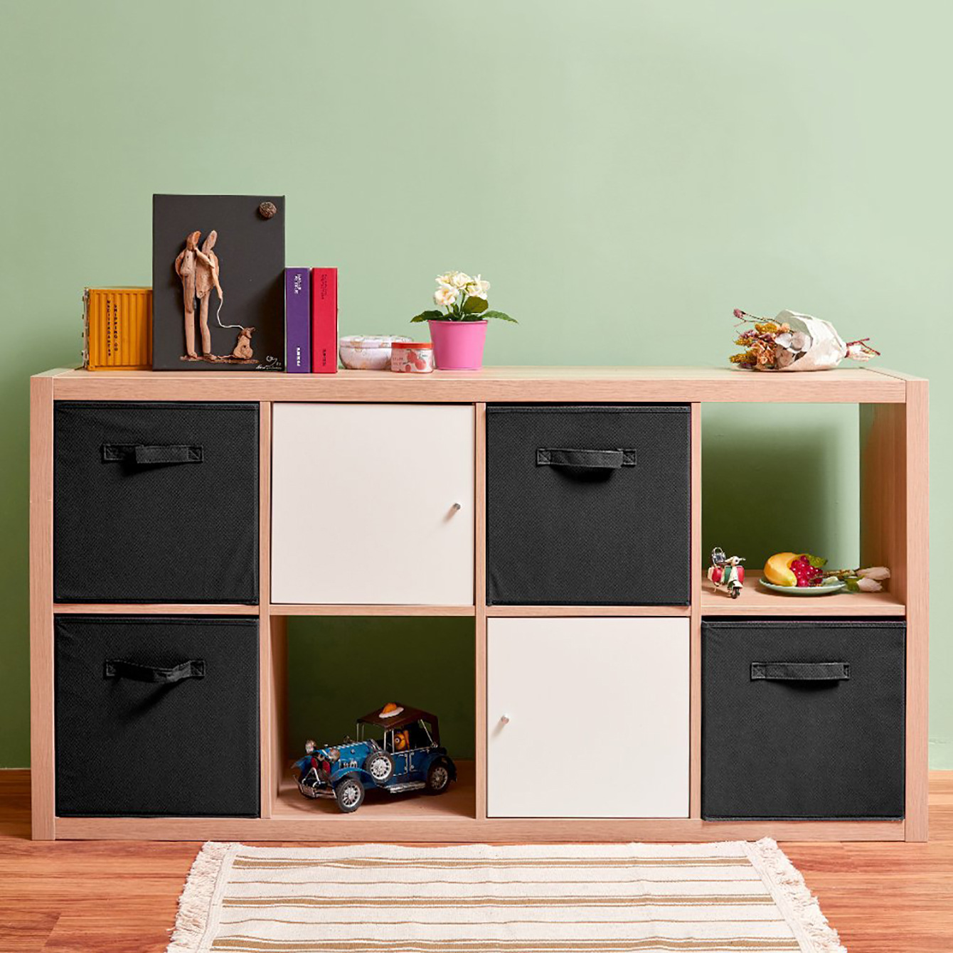 Foldable capacious storage box