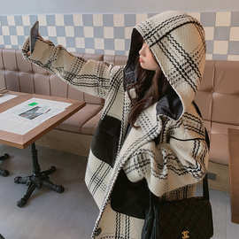 实拍2025秋冬韩版宽松连帽格子毛呢外套女小个子斗篷式呢子大衣潮