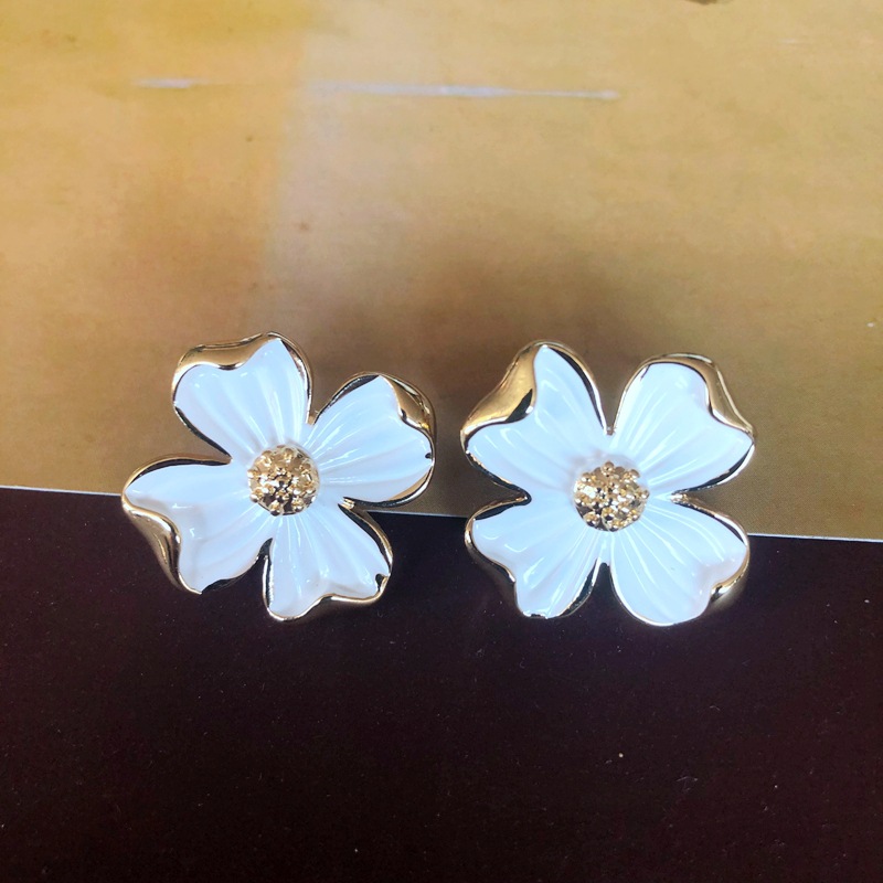 Nihaojewelry Vintage Enamel Butterfly Flower Heart Gem Earrings Wholesale Jewelry display picture 12