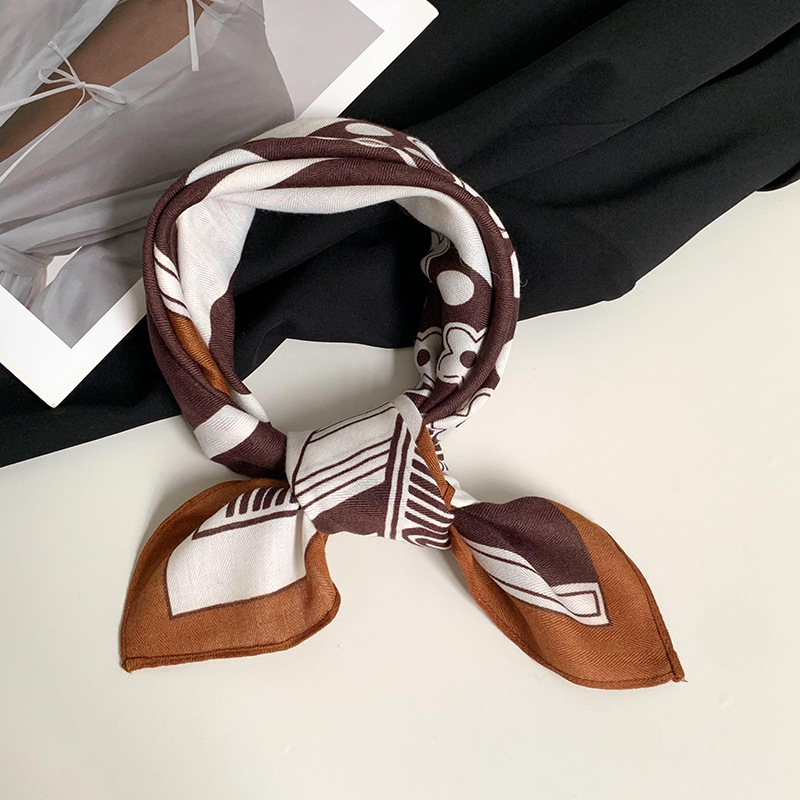 Bufandas de seda cuadrada alta sensación 2025 nuevo estilo idílico estilo coreano de estilo de viaje de seda pequeña bufandas de seda cuadrada bufandas al por mayor