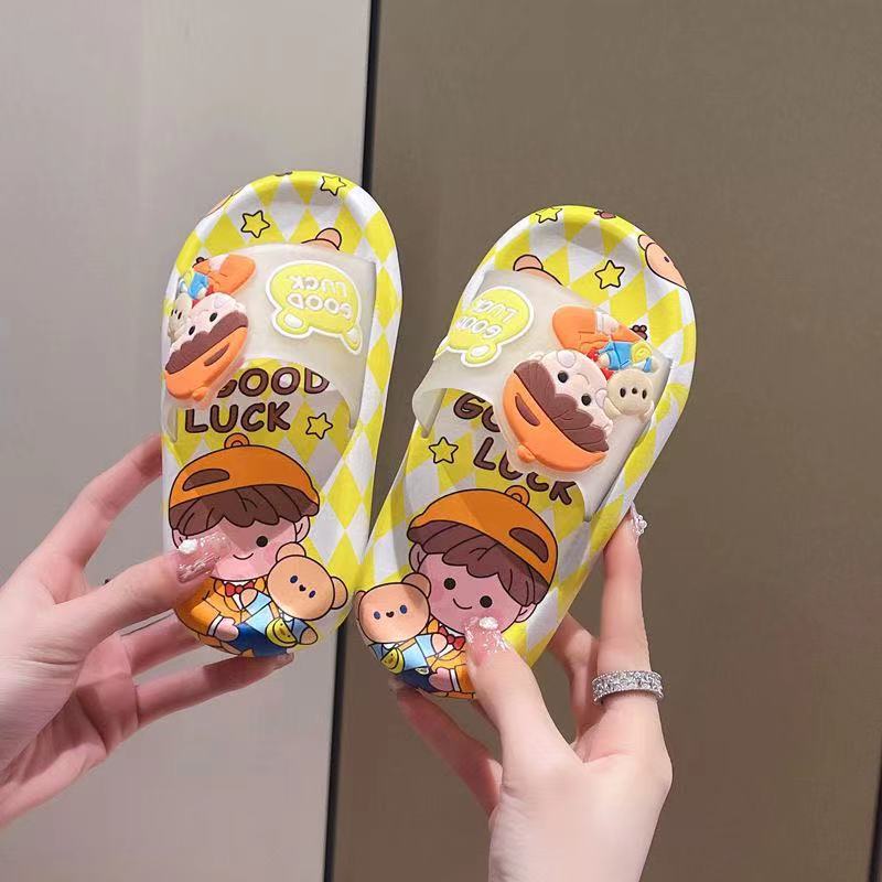 Niños bebé lindo dibujos animados nuevas zapatillas grandes y medianas zapatillas para niños y niñas verano hogar baño antideslizante suave
