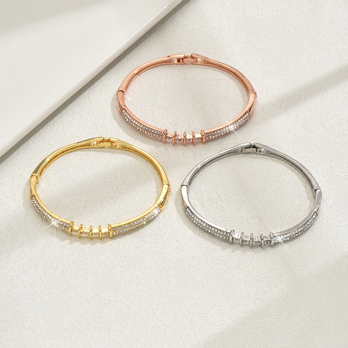 Nuevos pulseras ultrarrayentes transfronterizas de lujo ligero nicho de alto nivel se sienten en línea popularidad explosiva de moda de calidad famosa pulseras de estilo image 4