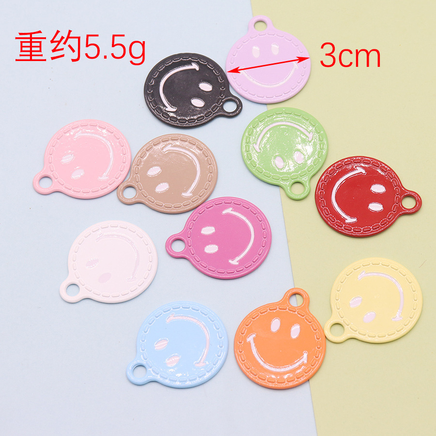Ventas transfronterizas de color sonriente aleación de pulverización pintada sonrisa dulce colgante DIY auriculares collares joyas accesorios
