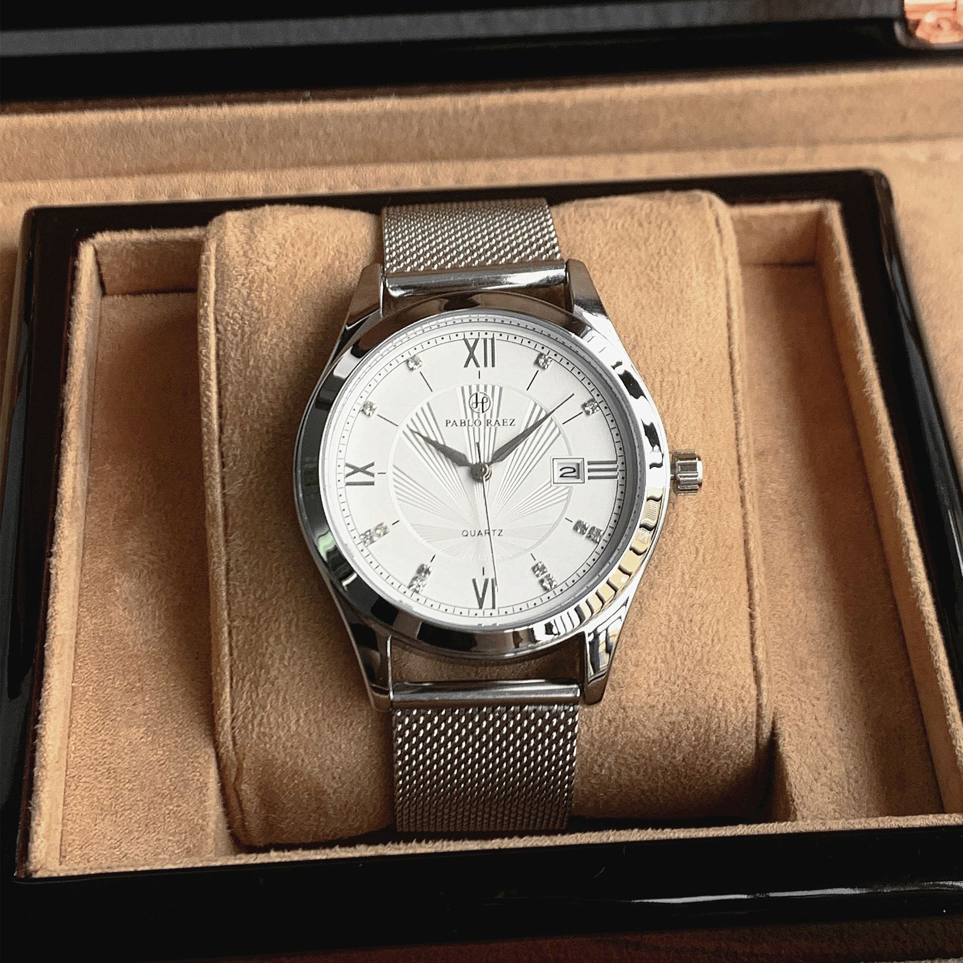 Douyin live broadcast popular men's high-quality stainless steel watches with good looks and cross-border e-commerce hosting and wholesale delivery_voghion.com