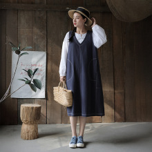 棉麻女装春季新款复古背带连衣裙女v领设计感叠穿a字日系风格穿搭