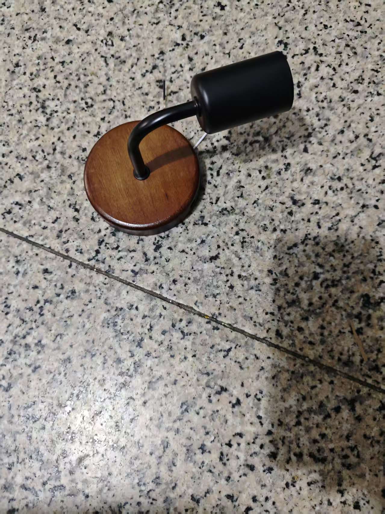 Moderna lámpara de pared de hierro minimalista dormitorio nórdico lámpara de pared creativa sala de estar lámpara de pared iluminación pasillo lámpara