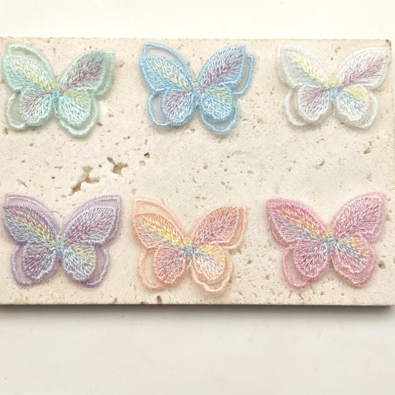 Ropa de tela de red de encaje bordado doble capa de tela de mariposa bordada pegatinas de color tocado accesorios pegatinas de tela