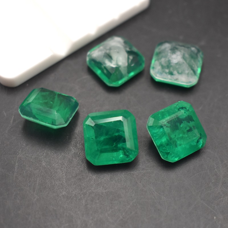 正方形心形拼合祖母绿宝石