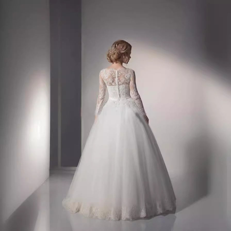 Foreign Trade Spot 2025 Spring New Sweet Shoulder Long-Sleeved Slim Lace Retro Palace Floor-Length Wedding Dress