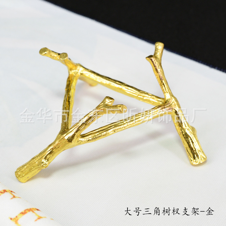 New Crystal Ball Triangle Metal Base Manufacturer Candlestick Diamond Bracket Display Stand Jewelry Ornament Base Wholesale