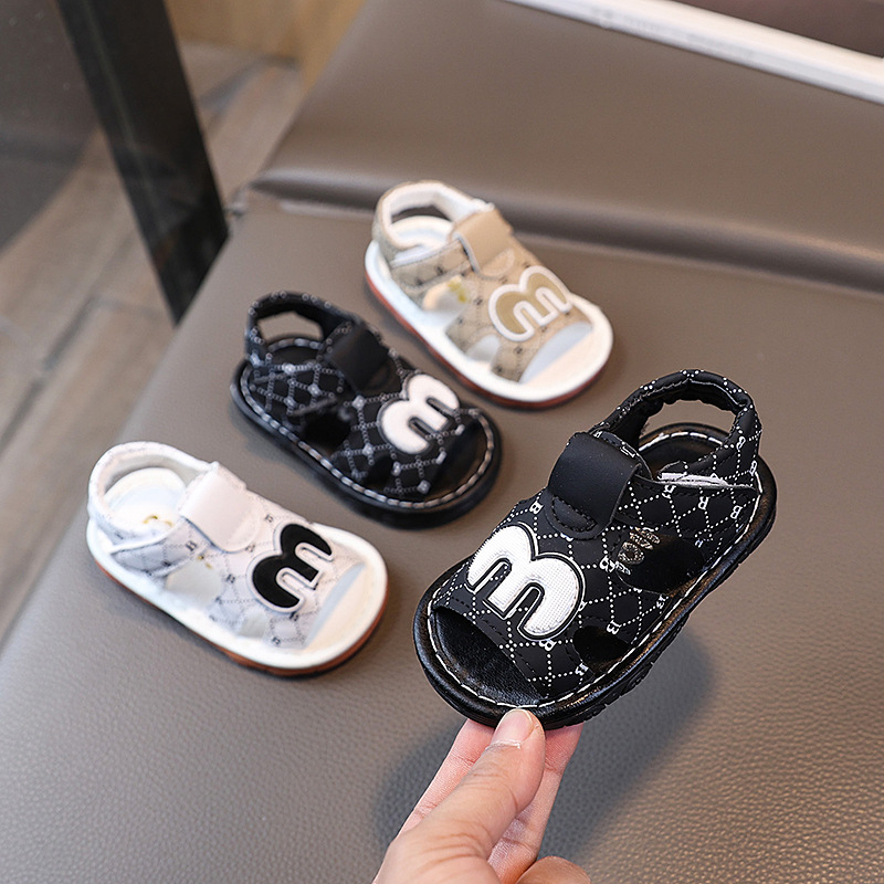 A generation of men's treasure baotou sandals soft soled summer 0-2 years old baby girl cute toddler bear call shoes 1
