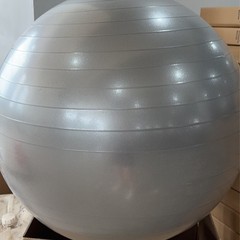 防爆ヨガボールを厚くしてフィットネスします。