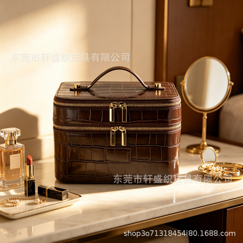 New crocodile-patterned makeup bag made of PU leather, portable, double-layered, large-capacity, compartmentalized cosmetic storage bag