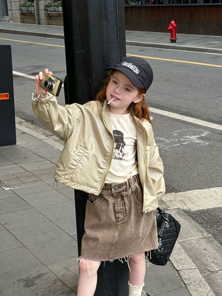 Autumn girl's skirt for leisure
