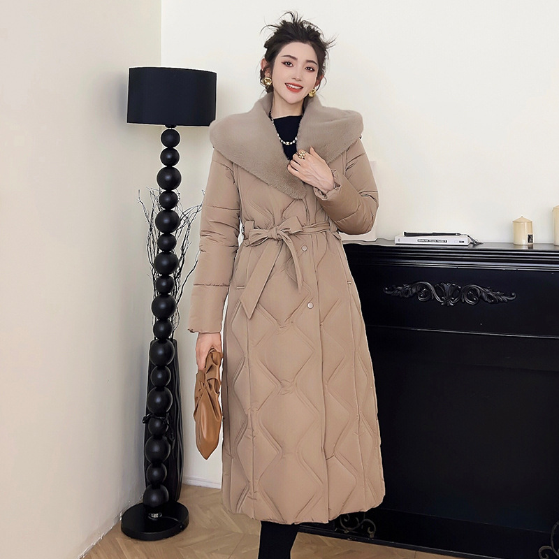 2025 invierno nuevo estilo largo temperamento cálido con solapa de pluma de algodón para mujeres delgadas dos mangas desmontables abrigo