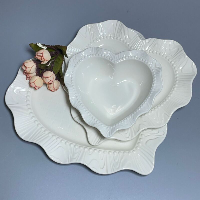 Hotel Daily-Use Ceramic Heart-Shaped Bowl and Plate Set, Creative Heart-Shaped Plates, Home Wholesale Display Plates, Business Gifts