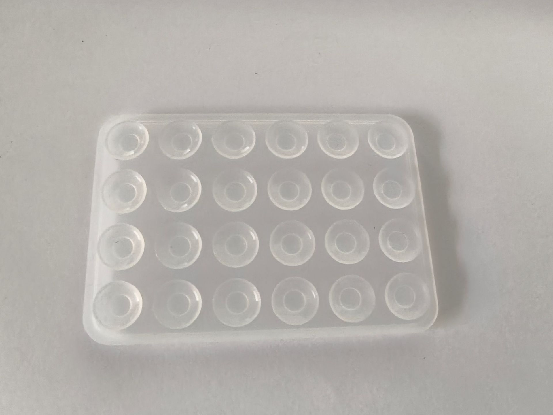 Suministro directo de fábrica de ventosa de silicona ventosa de teléfono móvil ventosa cuadrada ventosa de 24 granos ventosa de soporte para teléfono móvil ventosa de silicona de doble cara