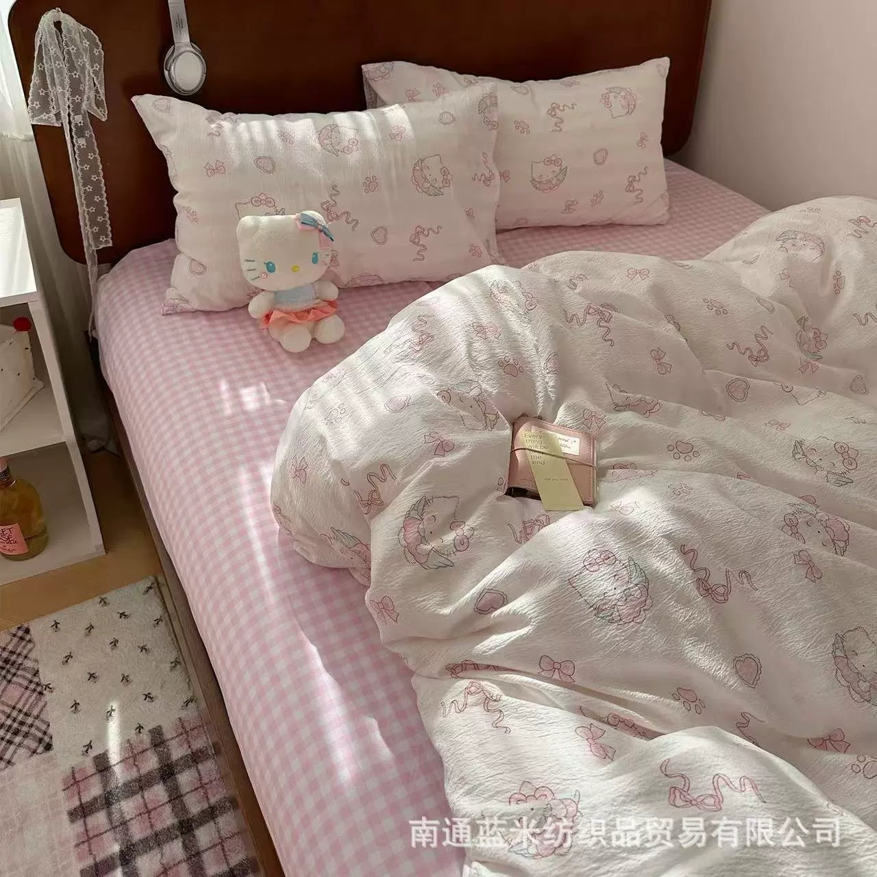 Набор простыней (Hello Kitty) 3–4 предмета, разные принты, размеры 150/180/200/120/150 см