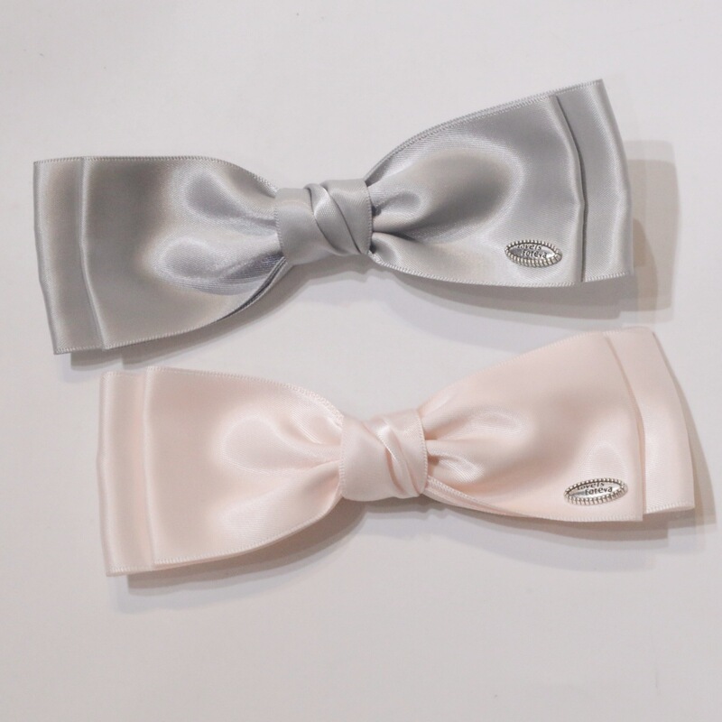 High-Quality and Luxurious Glossy Gray-Pink Bow Hairpin for Sweet Girls with Half-Tied Hair on the Back of Their Heads